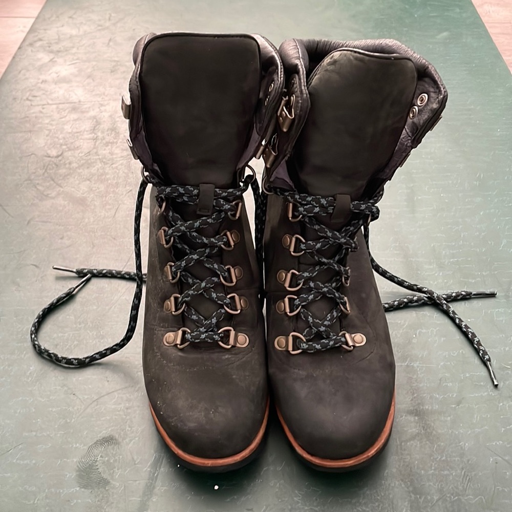 Black Sorel Lace up boots 9.5